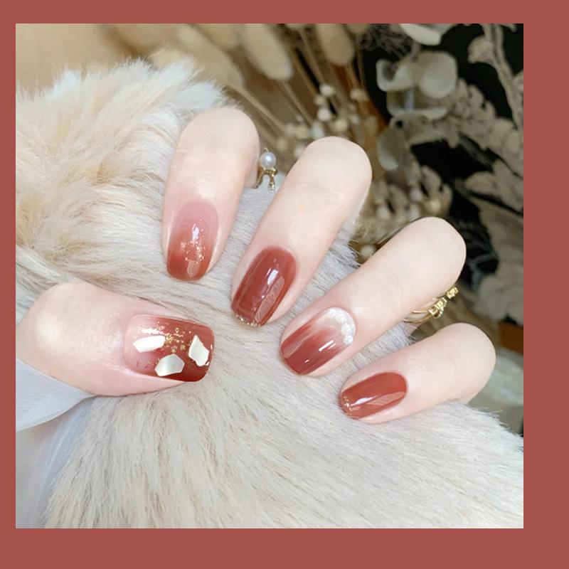 Short square, amber brown shell, pearl, halo, graded gold side fake nails