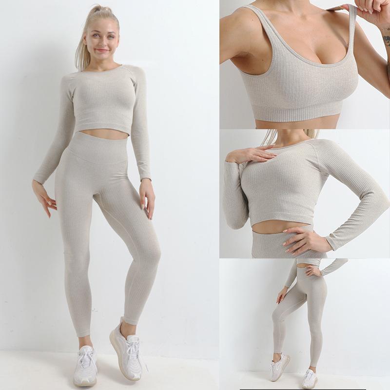 Seamless knitted yoga suit